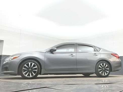Used 2018 Nissan Altima 2.5 SV FWD image 42