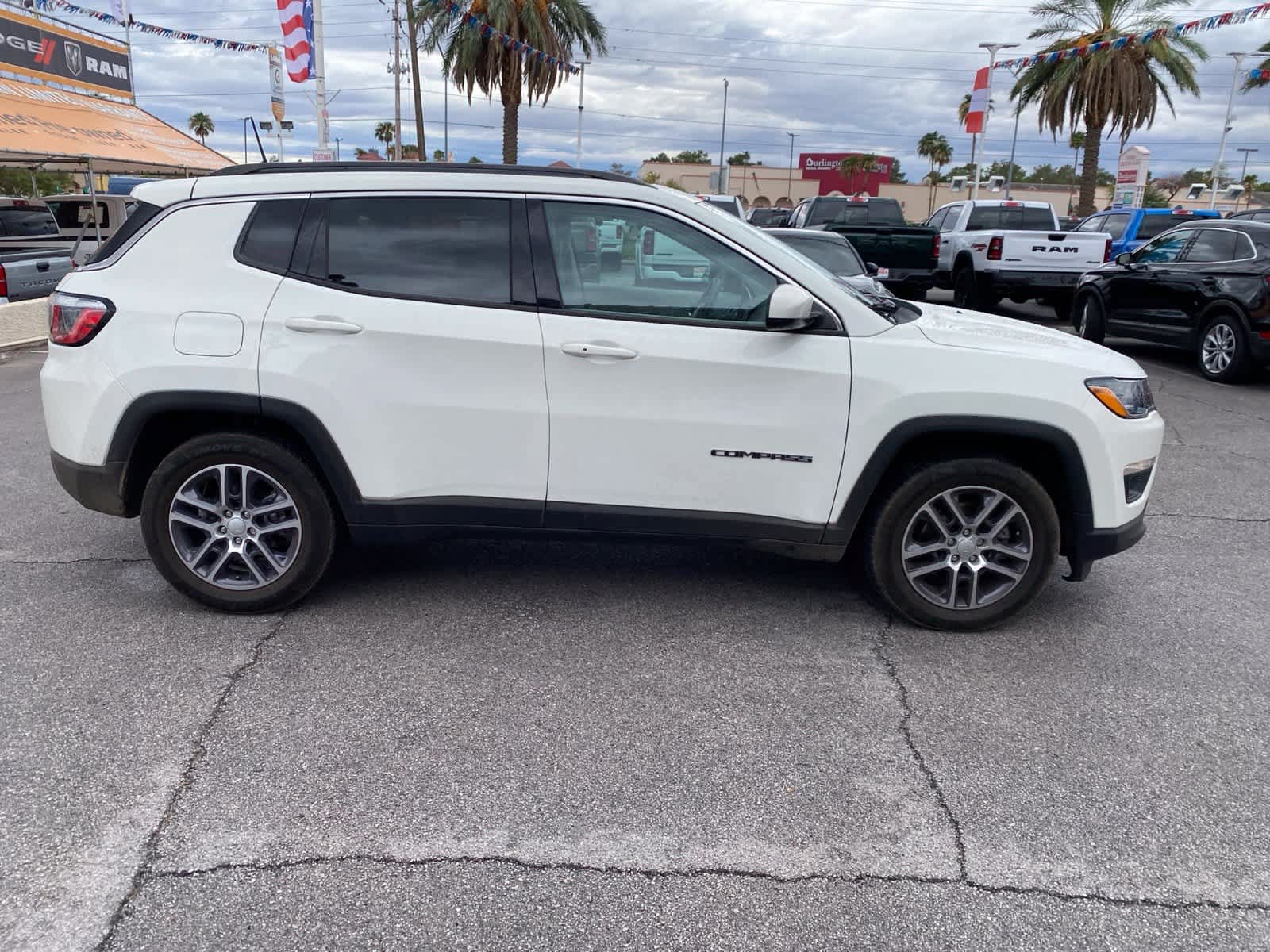 Used 2018 Jeep Compass Latitude w/ Popular Equipment Group FWD image 4
