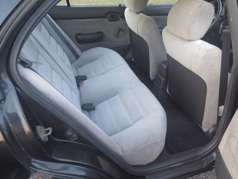 Used 1995 Geo Prizm LSi image 9