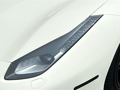 Used 2017 Ferrari 488 GTB RWD image 5