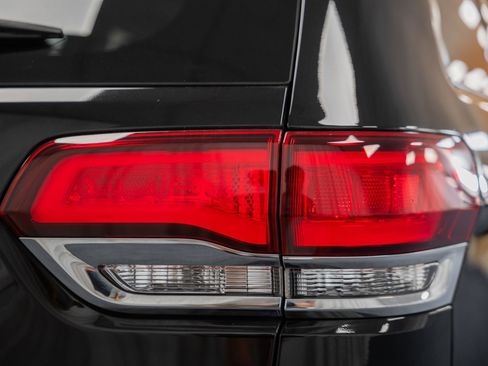 Used 2020 Jeep Grand Cherokee Limited w/ Luxury Group II image 7