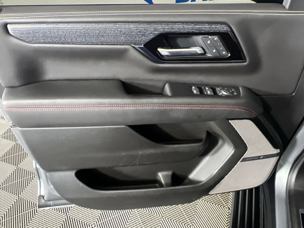 Used 2025 GMC Yukon XL AT4 Ultimate w/ LPO, Floor Liner Package AWD/4WD image 18