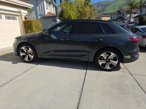 Used 2023 Audi e-tron Premium Plus w/ Premium Plus Package image 8