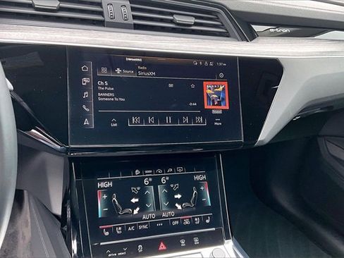 Used 2021 Audi e-tron Premium Plus w/ Premium Plus Package image 6