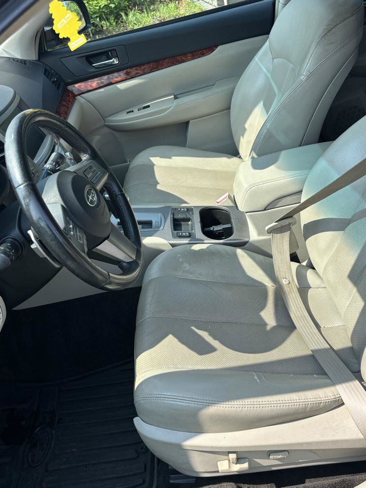 Used 2011 Subaru Outback 2.5i Limited AWD/4WD image 18