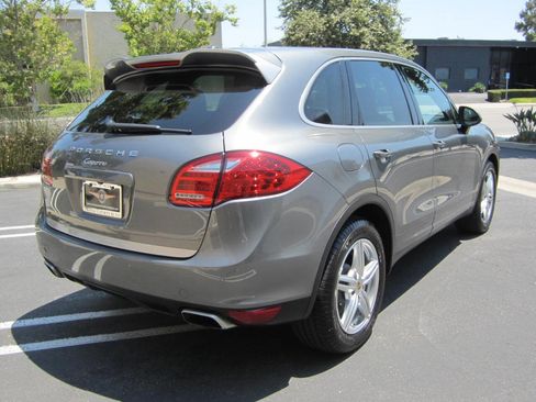 Used 2014 Porsche Cayenne Platinum Edition image 3