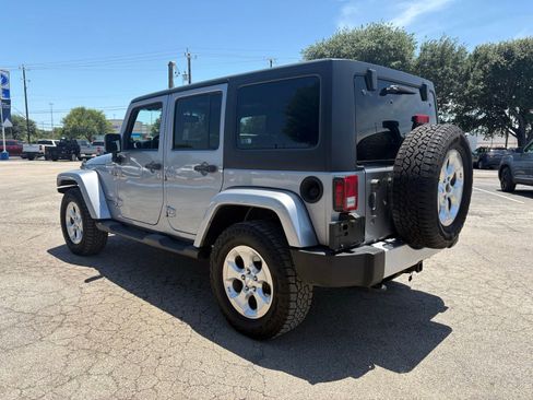 Used 2014 Jeep Wrangler Unlimited Sahara w/ Connectivity Group AWD/4WD image 5