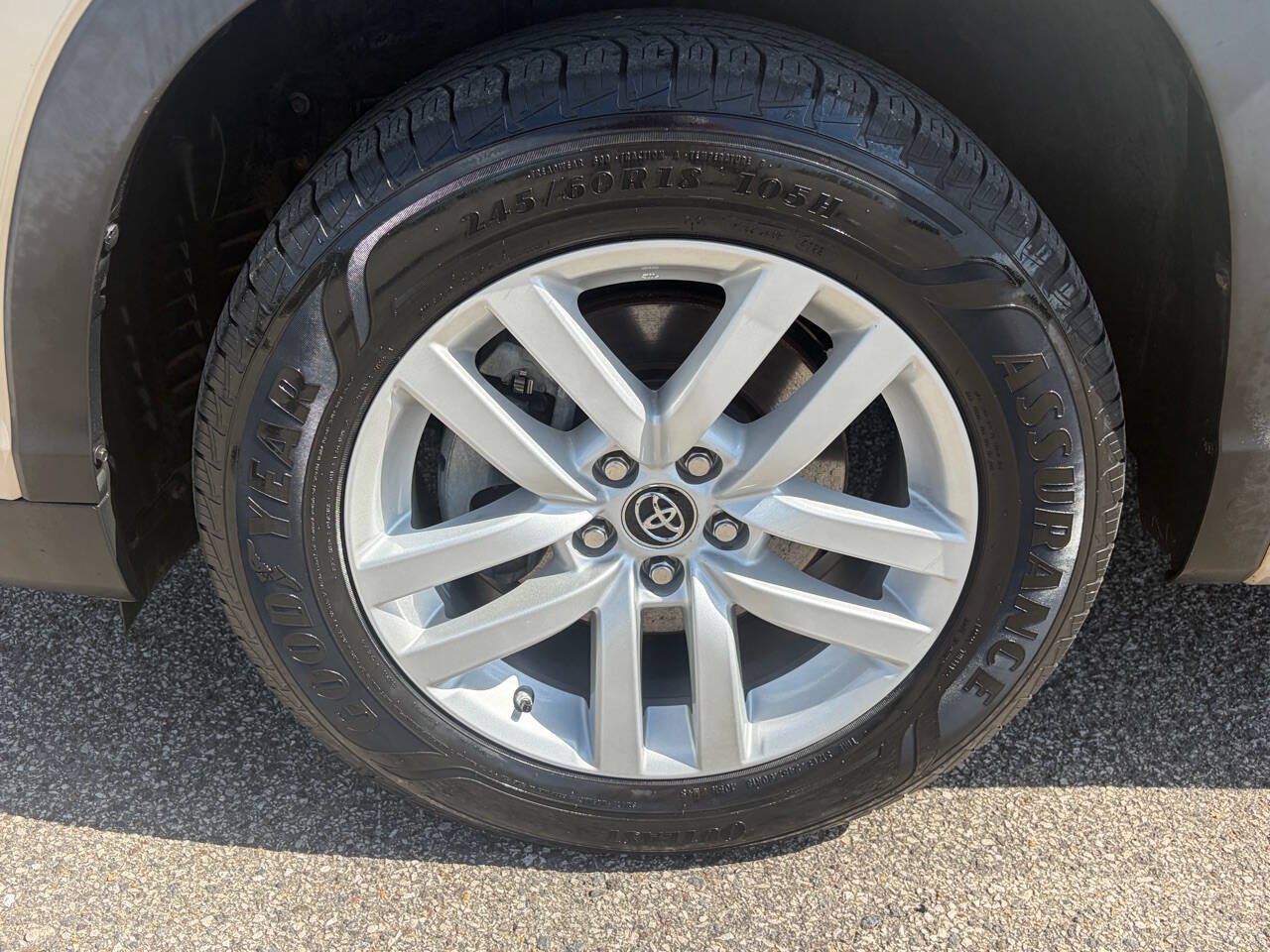 Used 2016 Toyota Highlander LE FWD image 10