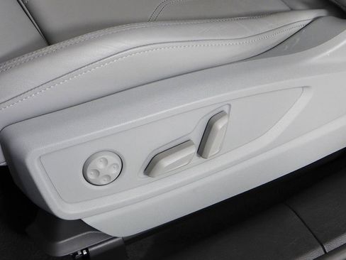 Used 2024 Audi Q5 e Premium Plus w/ Premium Plus Package image 23