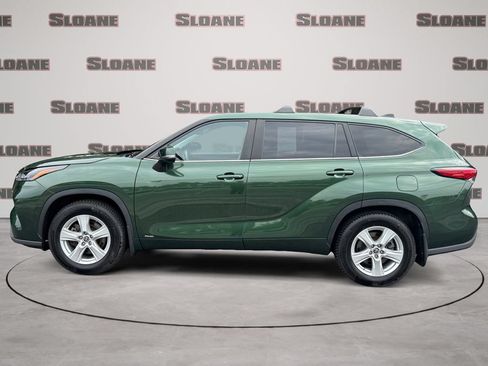 Used 2023 Toyota Highlander LE AWD/4WD image 2