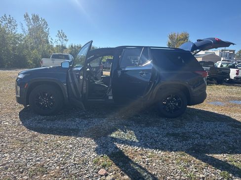 Used 2023 Chevrolet Traverse LT w/ Midnight/Sport Edition image 11