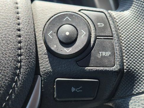 Used 2017 Toyota RAV4 LE AWD/4WD image 12