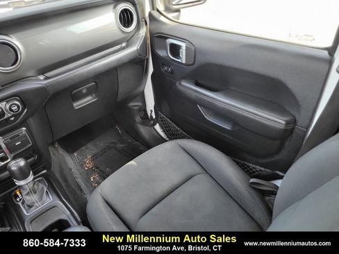 Used 2019 Jeep Wrangler Unlimited Sahara image 14