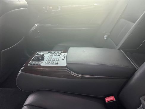Used 2015 Hyundai Equus Signature RWD image 23