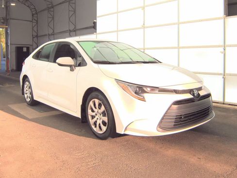 Used 2025 Toyota Corolla LE FWD image 6