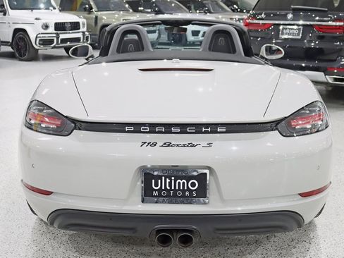 Used 2018 Porsche 718 Boxster S image 15