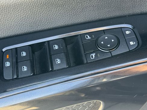 Used 2022 Nissan Pathfinder S image 24