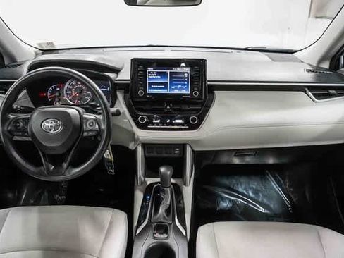 Certified 2022 Toyota Corolla Cross L image 13