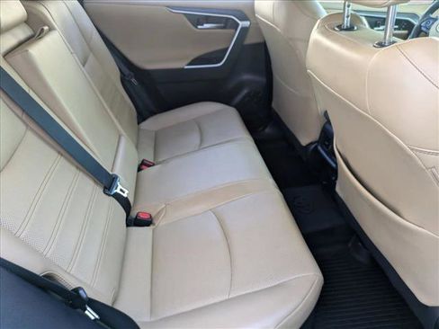 Used 2020 Toyota RAV4 Limited image 19