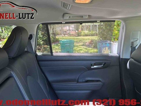 Used 2023 Toyota Highlander XLE FWD image 12