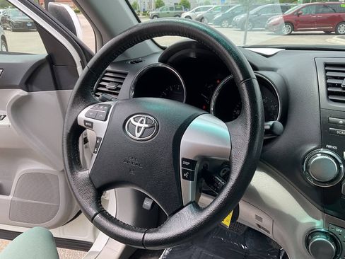 Used 2012 Toyota Highlander SE w/ Tow Pkg AWD/4WD image 18