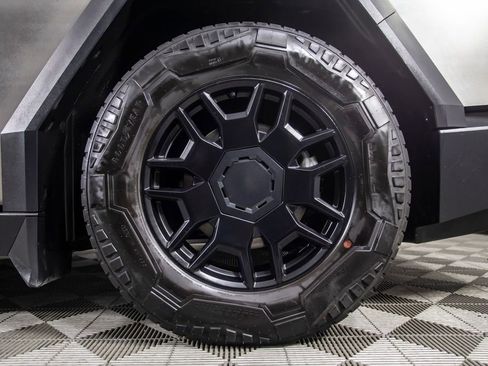 Used 2024 Tesla Cybertruck AWD Crew Cab image 35
