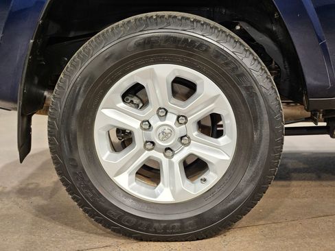 Used 2024 Toyota 4Runner SR5 AWD/4WD image 17