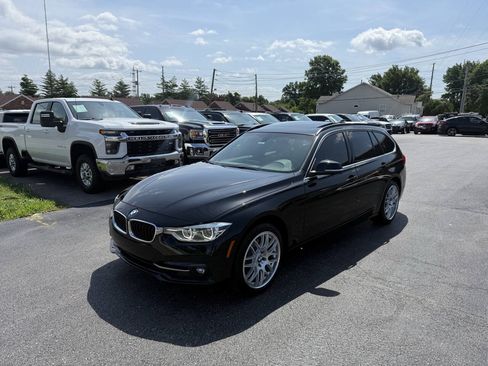 Used 2018 BMW 330i xDrive Wagon AWD/4WD image 3