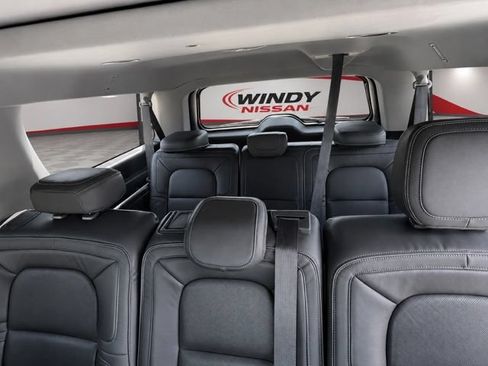 Used 2018 Lincoln Navigator L Select RWD image 11
