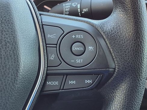 Used 2020 Toyota Camry LE image 13