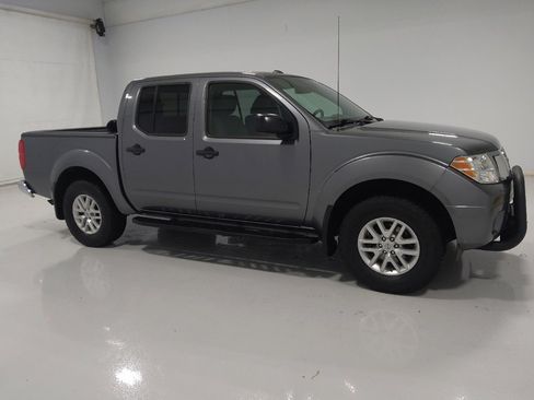 Used 2017 Nissan Frontier SV image 11