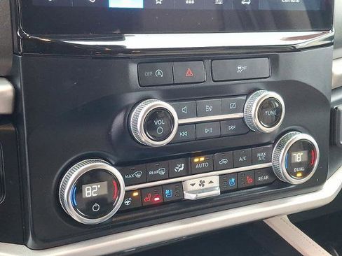 Used 2024 Ford Expedition XLT image 15