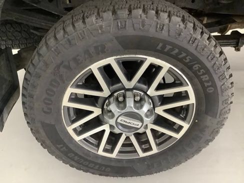 Used 2017 Ford F350 Lariat w/ Lariat Value Package AWD/4WD image 7