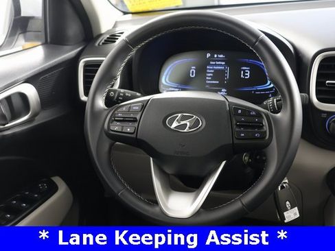 Used 2023 Hyundai Venue SEL image 10