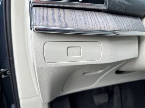 Used 2023 Volvo XC90 B6 Plus image 22