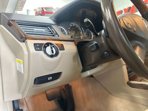 Used 2010 Mercedes-Benz E 350 4MATIC Sedan image 52