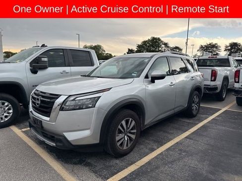 Used 2025 Nissan Pathfinder SL FWD image 1