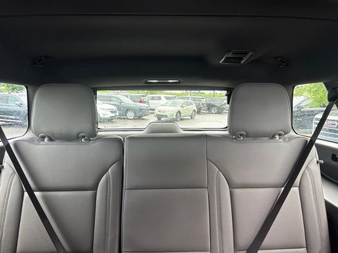 Used 2025 Chevrolet Suburban LT RWD image 24