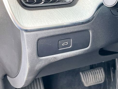 Used 2025 Volvo XC60 B5 Plus image 10