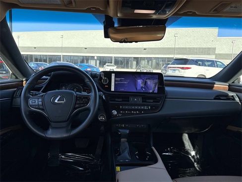 Certified 2025 Lexus ES 300h w/ Premium Package image 15