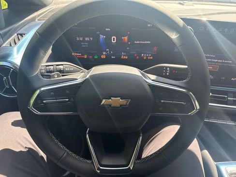 New 2026 Chevrolet Equinox EV LT AWD/4WD image 11