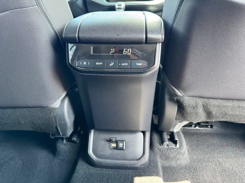 Used 2020 Toyota Highlander LE AWD/4WD image 15