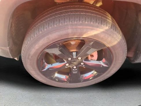 Used 2023 Jeep Grand Cherokee Altitude image 18