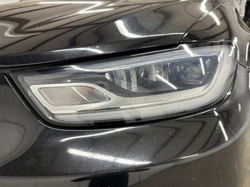 Used 2023 Chrysler Pacifica Touring-L FWD image 8