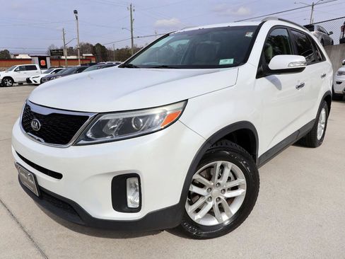 Used 2015 Kia Sorento LX image 2
