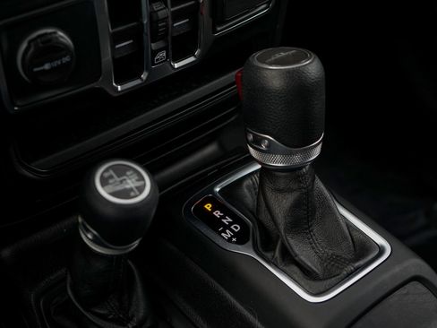 Used 2021 Jeep Gladiator Sport image 19