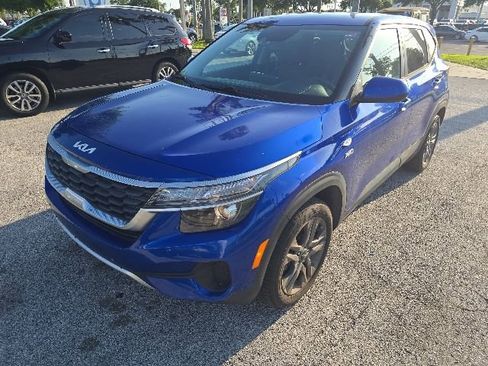 Used 2022 Kia Seltos LX AWD/4WD image 1