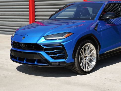 Used 2019 Lamborghini Urus AWD/4WD image 3