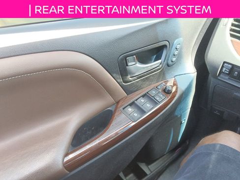 Used 2015 Toyota Sienna Limited Premium FWD image 11
