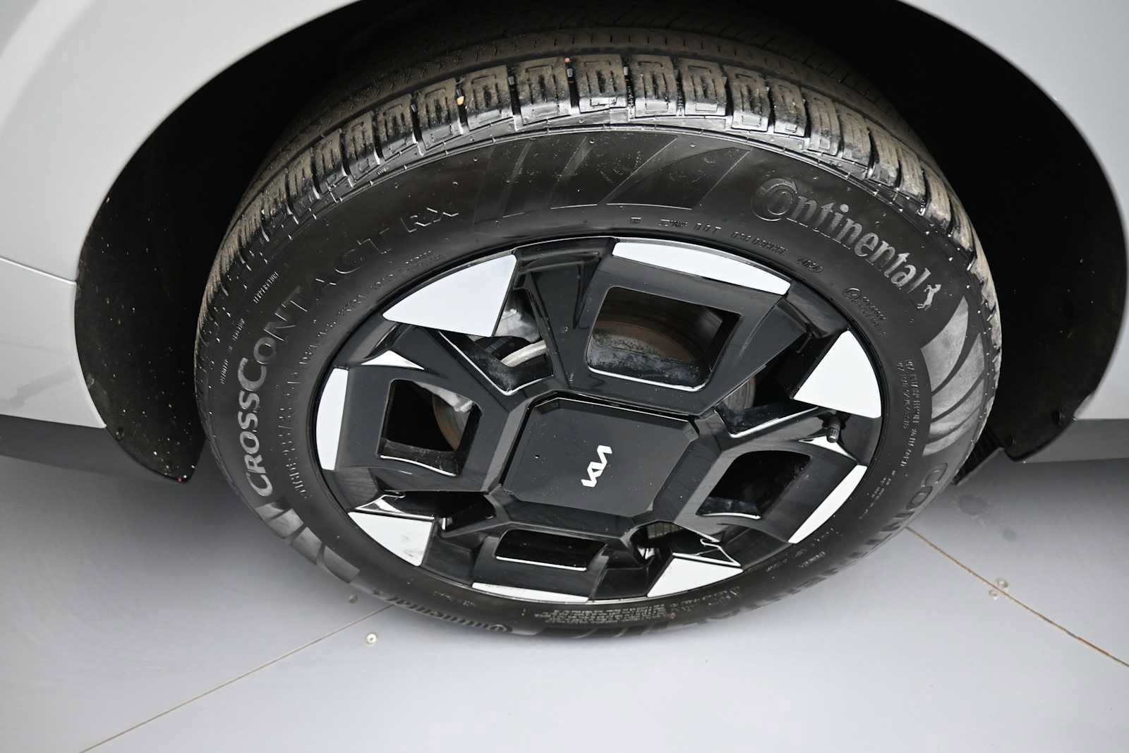 Used 2025 Kia Carnival EX FWD image 12